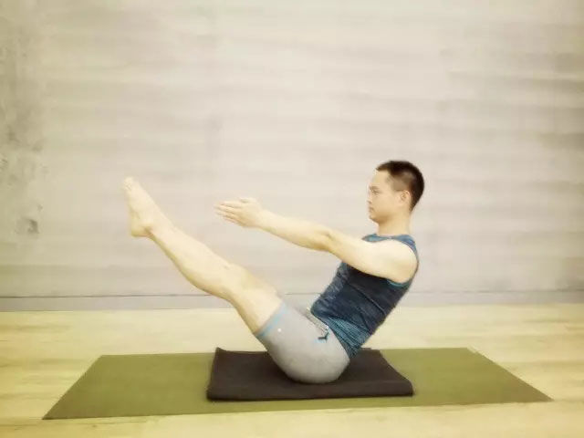 瑜伽体式大全 船式瑜伽动作精讲7