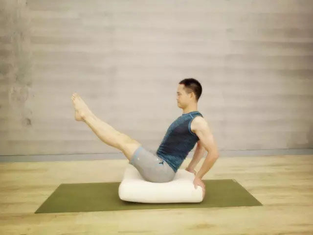 瑜伽体式大全 船式瑜伽动作精讲9