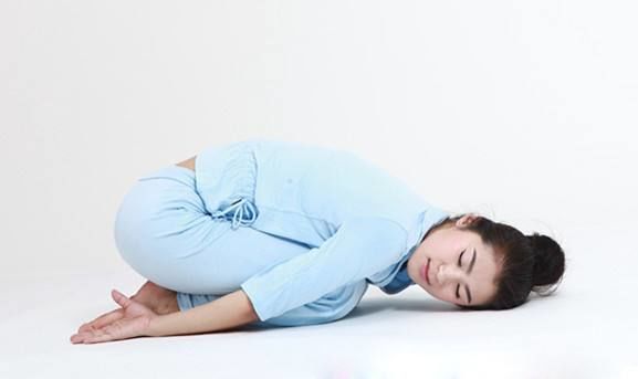睡前3式瑜伽，瘦身减压美容养颜~女人必学1